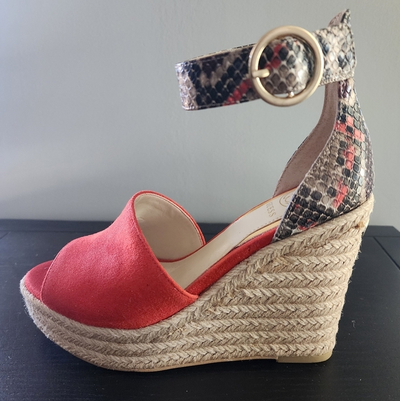Brand New Never Worn Guess Wedge Sandals - Picture 3 of 6